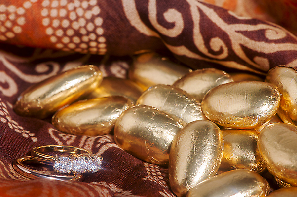 포토 JPG 해외이미지 전통 커플 기념일 꽃 감정 꽃다발 결혼 관계 결혼식 휴가 선물 사랑 이벤트 사람없음 선물상자 유행 신혼여행 축하 반지 황금 은색 보석 심볼 열정 다이아몬드 약혼 해외202004 해외포토 식물 컬러 컨셉 장신구 상자 광석 약속 파일형식 이미지허브