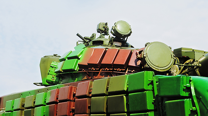 포토 JPG 해외이미지 무기 사람없음 초록색 빛 상자 갈색 탑 페인트 블록 보호 탱크 영사기 해외202004 해외포토 건축물 컬러 컨셉 파일형식 이미지허브