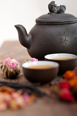 포토 JPG 해외이미지 실내 사람없음 소프트포커스 찻잔 찻주전자 꽃차 해외202004 공예차 해외포토 주전자 잔 촬영기법 내부 차_음료 파일형식 이미지허브