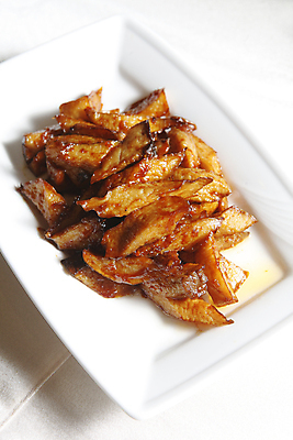 포토 JPG 해외이미지 접시 음식 조각 사람없음 중국 버섯 굴 흰색 왕 해외202004 해외포토 식기 아시아 컬러 어패류 파일형식 이미지허브