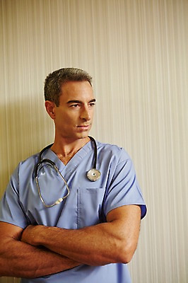 포토 JPG 서양인 외국인 백인 해외기획촬영 직업 라이프스타일 남자 여유 중년 50대 청진기 모션 중년라이프 실내 병원 2014년태국 한명 서기 사람 상반신 성인 앞모습 팔짱 믿음 의사 자신감 수술복 열정 남자만 남자한명만 성인남자만 성인한명만 성인남자한명만 중년만 중년남자만 중년남자한명만 성인만 국내포토 1 감정 뷰포인트 의학 의료기기 인종 내부 생활 의료진 가운 파일형식