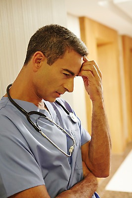 포토 JPG 서양인 외국인 백인 해외기획촬영 직업 라이프스타일 남자 여유 중년 50대 생각 청진기 모션 중년라이프 실내 병원 2014년태국 한명 서기 사람 상반신 성인 옆모습 믿음 의사 자신감 고민 수술복 열정 남자만 남자한명만 성인남자만 성인한명만 성인남자한명만 중년만 중년남자만 중년남자한명만 성인만 국내포토 1 감정 뷰포인트 의학 의료기기 인종 내부 생활 의료진 가운 파일형식