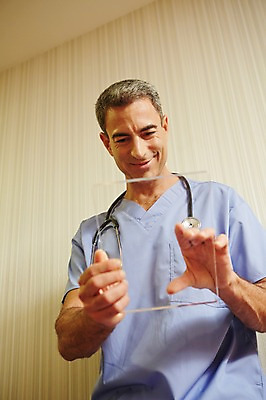 포토 JPG 서양인 외국인 백인 해외기획촬영 직업 라이프스타일 남자 여유 중년 50대 청진기 모션 중년라이프 실내 병원 2014년태국 한명 서기 미소 들기 사람 상반신 성인 앞모습 태블릿 믿음 진료 의사 자신감 수술복 열정 서류판 남자만 남자한명만 성인남자만 성인한명만 성인남자한명만 중년만 중년남자만 중년남자한명만 성인만 국내포토 1 감정 뷰포인트 의학 의료기기 표정 인종 내부 생활 전자제품 스마트기기 사무용품 의료진 가운 파일형식