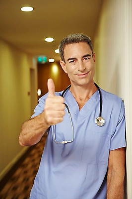 포토 JPG 서양인 외국인 백인 해외기획촬영 직업 라이프스타일 남자 여유 중년 50대 청진기 모션 중년라이프 실내 병원 2014년태국 한명 서기 미소 사람 손짓 상반신 성인 앞모습 믿음 의사 엄지손가락 최고 자신감 수술복 열정 남자만 남자한명만 성인남자만 성인한명만 성인남자한명만 중년만 중년남자만 중년남자한명만 성인만 국내포토 1 감정 뷰포인트 손가락 의학 의료기기 표정 인종 내부 생활 의료진 가운 파일형식