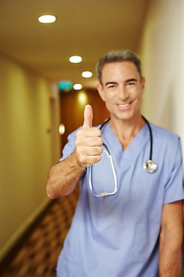 포토 JPG 서양인 외국인 백인 해외기획촬영 직업 라이프스타일 남자 여유 중년 50대 청진기 모션 중년라이프 실내 병원 2014년태국 한명 서기 미소 사람 손짓 상반신 성인 앞모습 믿음 의사 엄지손가락 최고 자신감 수술복 열정 남자만 남자한명만 성인남자만 성인한명만 성인남자한명만 중년만 중년남자만 중년남자한명만 성인만 국내포토 1 감정 뷰포인트 손가락 의학 의료기기 표정 인종 내부 생활 의료진 가운 파일형식