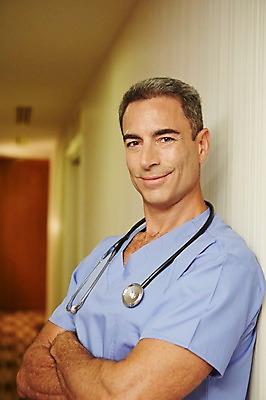 포토 JPG 서양인 외국인 백인 해외기획촬영 직업 라이프스타일 남자 여유 중년 50대 청진기 모션 중년라이프 실내 병원 2014년태국 한명 서기 미소 사람 상반신 성인 옆모습 팔짱 믿음 의사 자신감 수술복 열정 남자만 남자한명만 성인남자만 성인한명만 성인남자한명만 중년만 중년남자만 중년남자한명만 성인만 국내포토 1 감정 뷰포인트 의학 의료기기 표정 인종 내부 생활 의료진 가운 파일형식