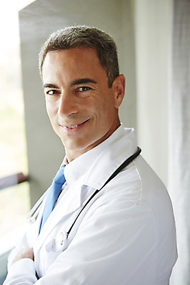 포토 JPG 서양인 외국인 백인 해외기획촬영 직업 라이프스타일 남자 여유 중년 50대 청진기 모션 중년라이프 실내 병원 2014년태국 한명 서기 미소 사람 상반신 성인 옆모습 믿음 의사 가운 의사가운 자신감 열정 남자만 남자한명만 성인남자만 성인한명만 성인남자한명만 중년만 중년남자만 중년남자한명만 성인만 국내포토 1 옷 감정 뷰포인트 의학 의료기기 표정 인종 내부 생활 의료진 파일형식