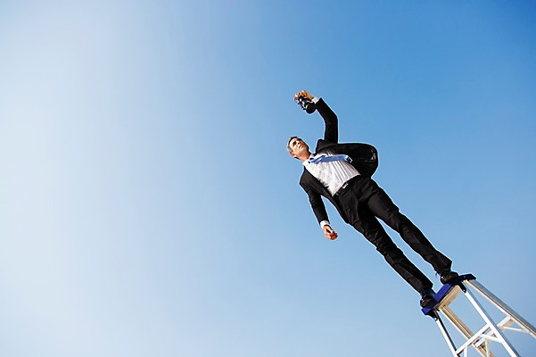 포토 JPG 주간 전신 서양인 외국인 백인 해외기획촬영 라이프스타일 남자 바다 40대 중년 비즈니스 사다리 모션 중년라이프 하늘 2014년태국 한명 서기 들기 사람 정장 성인 해변 야외 앞모습 램프 비즈니스맨 남자만 남자한명만 성인남자만 성인한명만 성인남자한명만 중년만 중년남자만 중년남자한명만 성인만 국내포토 자연요소 1 옷 뷰포인트 조명 인종 생활 도구 직장인 파일형식
