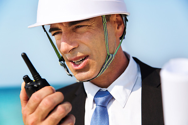 포토 JPG 주간 서양인 외국인 백인 해외기획촬영 라이프스타일 남자 바다 40대 중년 비즈니스 모션 중년라이프 2014년태국 한명 서기 들기 사람 정장 상반신 성인 해변 야외 앞모습 설계도 비즈니스맨 안전모 무전기 남자만 남자한명만 성인남자만 성인한명만 성인남자한명만 중년만 중년남자만 중년남자한명만 성인만 국내포토 자연요소 1 옷 뷰포인트 무선통신 건설업 인종 생활 직장인 헬멧 안전장비 파일형식