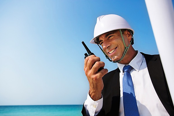 포토 JPG 주간 서양인 외국인 백인 해외기획촬영 라이프스타일 남자 바다 40대 중년 비즈니스 모션 중년라이프 2014년태국 한명 서기 미소 들기 사람 정장 상반신 성인 해변 야외 앞모습 설계도 비즈니스맨 안전모 무전기 남자만 남자한명만 성인남자만 성인한명만 성인남자한명만 중년만 중년남자만 중년남자한명만 성인만 국내포토 자연요소 1 옷 뷰포인트 무선통신 건설업 표정 인종 생활 직장인 헬멧 안전장비 파일형식