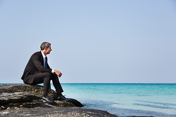 포토 JPG 주간 전신 서양인 외국인 백인 해외기획촬영 라이프스타일 남자 바다 40대 중년 비즈니스 모션 중년라이프 2014년태국 한명 사람 앉기 정장 성인 해변 야외 옆모습 슬픔 돌_바위 비즈니스맨 좌절 후회 남자만 남자한명만 성인남자만 성인한명만 성인남자한명만 중년만 중년남자만 중년남자한명만 성인만 국내포토 자연요소 1 옷 감정 뷰포인트 컨셉 인종 생활 직장인 파일형식