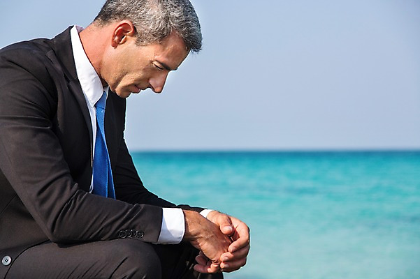 포토 JPG 주간 서양인 외국인 백인 해외기획촬영 라이프스타일 남자 바다 40대 중년 비즈니스 모션 중년라이프 2014년태국 한명 사람 앉기 정장 상반신 성인 해변 야외 옆모습 슬픔 비즈니스맨 좌절 후회 남자만 남자한명만 성인남자만 성인한명만 성인남자한명만 중년만 중년남자만 중년남자한명만 성인만 국내포토 자연요소 1 옷 감정 뷰포인트 컨셉 인종 생활 직장인 파일형식