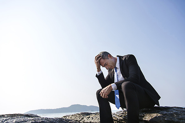 포토 JPG 주간 서양인 외국인 백인 해외기획촬영 라이프스타일 남자 바다 40대 중년 비즈니스 모션 중년라이프 2014년태국 한명 서기 사람 정장 손짓 상반신 성인 해변 야외 앞모습 슬픔 돌_바위 비즈니스맨 좌절 후회 남자만 남자한명만 성인남자만 성인한명만 성인남자한명만 중년만 중년남자만 중년남자한명만 성인만 국내포토 자연요소 1 옷 감정 뷰포인트 컨셉 인종 생활 직장인 파일형식