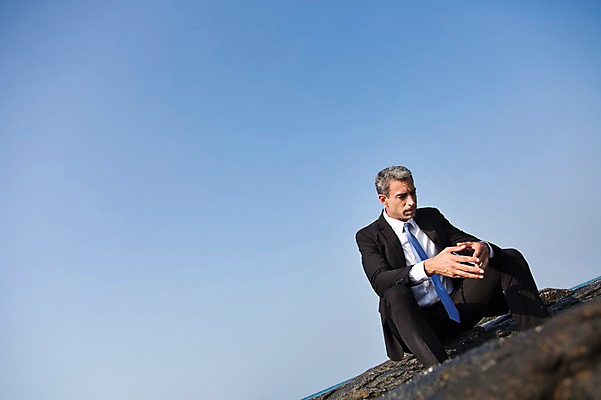 포토 JPG 주간 전신 서양인 외국인 백인 해외기획촬영 라이프스타일 남자 바다 40대 중년 비즈니스 모션 중년라이프 하늘 2014년태국 한명 사람 앉기 정장 성인 해변 야외 앞모습 슬픔 돌_바위 비즈니스맨 좌절 후회 남자만 남자한명만 성인남자만 성인한명만 성인남자한명만 중년만 중년남자만 중년남자한명만 성인만 국내포토 자연요소 1 옷 감정 뷰포인트 컨셉 인종 생활 직장인 파일형식