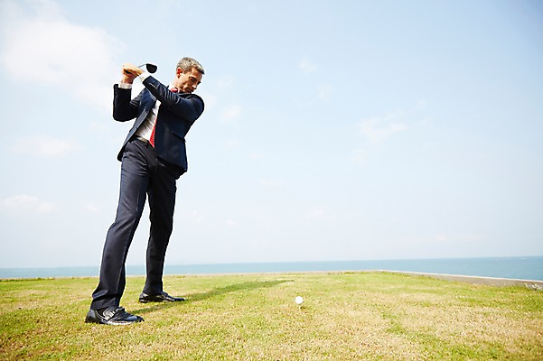 포토 JPG 주간 전신 서양인 외국인 백인 해외기획촬영 라이프스타일 남자 바다 중년 50대 골프 비즈니스 모션 중년라이프 골프공 2014년태국 한명 서기 사람 정장 성인 해변 야외 옆모습 골프채 비즈니스맨 스윙 남자만 남자한명만 성인남자만 성인한명만 성인남자한명만 중년만 중년남자만 중년남자한명만 성인만 국내포토 자연요소 1 옷 뷰포인트 포즈 공 골프용품 인종 생활 구기 직장인 파일형식