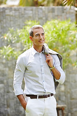 포토 JPG 주간 서양인 외국인 백인 해외기획촬영 라이프스타일 남자 여유 중년 50대 비즈니스 모션 중년라이프 휴식 2014년태국 한명 서기 미소 들기 사람 정장 상반신 성인 야외 앞모습 재킷 비즈니스맨 남자만 남자한명만 성인남자만 성인한명만 성인남자한명만 중년만 중년남자만 중년남자한명만 성인만 국내포토 자연요소 1 옷 감정 뷰포인트 컨셉 표정 인종 생활 외투 직장인 파일형식