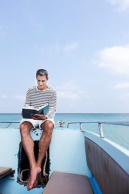 포토 JPG 주간 전신 서양인 외국인 백인 해외기획촬영 라이프스타일 남자 여유 바다 40대 중년 모션 중년라이프 2014년태국 한명 들기 사람 앉기 성인 해변 야외 앞모습 책 독서 자유 즐거움 선박 남자만 남자한명만 성인남자만 성인한명만 성인남자한명만 중년만 중년남자만 중년남자한명만 성인만 국내포토 자연요소 1 감정 뷰포인트 컨셉 수상교통 인종 생활 파일형식