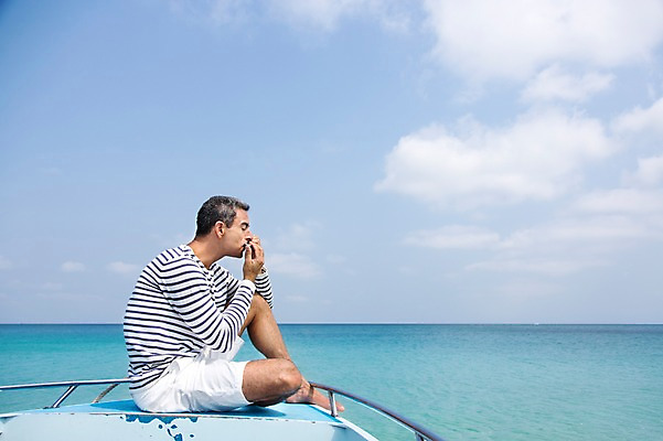 포토 JPG 주간 전신 서양인 외국인 백인 구름 해외기획촬영 라이프스타일 남자 여유 바다 40대 중년 연주 모션 중년라이프 하늘 휴식 2014년태국 한명 사람 앉기 성인 해변 야외 옆모습 자유 하모니카 선박 남자만 남자한명만 성인남자만 성인한명만 성인남자한명만 중년만 중년남자만 중년남자한명만 성인만 국내포토 자연요소 1 감정 음악 뷰포인트 컨셉 수상교통 관악기 인종 생활 파일형식