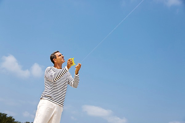 포토 JPG 주간 서양인 외국인 백인 해외기획촬영 라이프스타일 남자 여유 바다 40대 중년 모션 중년라이프 하늘 휴식 2014년태국 한명 서기 사람 상반신 성인 해변 야외 앞모습 자유 연 연날리기 남자만 남자한명만 성인남자만 성인한명만 성인남자한명만 중년만 중년남자만 중년남자한명만 성인만 국내포토 자연요소 1 감정 뷰포인트 컨셉 인종 생활 놀이용품 전통놀이 파일형식