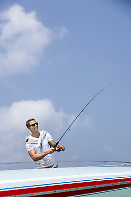포토 JPG 주간 서양인 외국인 백인 구름 해외기획촬영 라이프스타일 남자 여유 바다 40대 중년 모션 중년라이프 하늘 낚시 2014년태국 한명 서기 들기 사람 상반신 성인 해변 야외 앞모습 선글라스 자유 낚싯대 즐거움 선박 남자만 남자한명만 성인남자만 성인한명만 성인남자한명만 중년만 중년남자만 중년남자한명만 성인만 국내포토 자연요소 1 감정 안경 뷰포인트 컨셉 수상교통 레저 인종 생활 낚시용품 파일형식