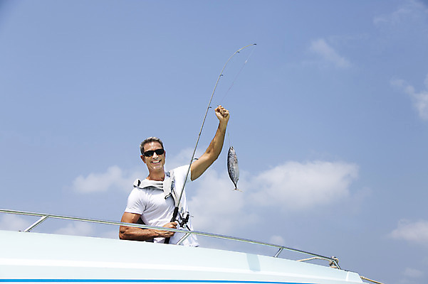 포토 JPG 주간 서양인 외국인 백인 해외기획촬영 라이프스타일 남자 여유 바다 40대 중년 모션 중년라이프 낚시 2014년태국 어류 한명 서기 미소 들기 사람 상반신 성인 해변 야외 앞모습 선글라스 자유 낚싯대 즐거움 월척 선박 남자만 남자한명만 성인남자만 성인한명만 성인남자한명만 중년만 중년남자만 중년남자한명만 성인만 국내포토 자연요소 1 감정 안경 뷰포인트 컨셉 수상교통 레저 표정 인종 생활 수중동물 낚시용품 파일형식