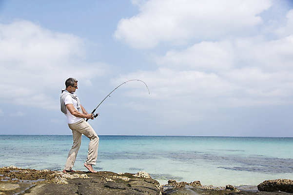 포토 JPG 주간 전신 서양인 외국인 백인 구름 해외기획촬영 라이프스타일 남자 여유 바다 40대 중년 모션 중년라이프 낚시 2014년태국 한명 서기 들기 사람 성인 해변 야외 옆모습 선글라스 자유 돌_바위 낚싯대 즐거움 남자만 남자한명만 성인남자만 성인한명만 성인남자한명만 중년만 중년남자만 중년남자한명만 성인만 국내포토 자연요소 1 감정 안경 뷰포인트 컨셉 레저 인종 생활 낚시용품 파일형식