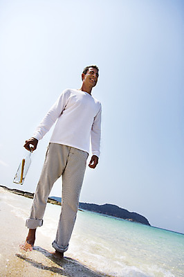 포토 JPG 주간 전신 서양인 외국인 백인 해외기획촬영 라이프스타일 남자 여유 바다 40대 중년 모션 중년라이프 휴식 2014년태국 한명 미소 들기 사람 성인 해변 야외 앞모습 모래사장 걷기 자유 편지 유리병편지 남자만 남자한명만 성인남자만 성인한명만 성인남자한명만 중년만 중년남자만 중년남자한명만 성인만 국내포토 자연요소 1 감정 뷰포인트 컨셉 표정 인종 생활 파일형식