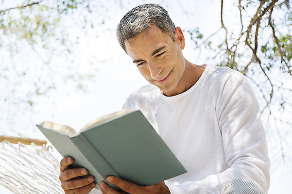 포토 JPG 주간 서양인 외국인 나무 백인 해외기획촬영 라이프스타일 남자 여유 바다 40대 중년 모션 중년라이프 휴식 2014년태국 한명 미소 들기 사람 앉기 상반신 성인 해변 야외 앞모습 책 모래사장 독서 자유 그늘 즐거움 해먹 남자만 남자한명만 성인남자만 성인한명만 성인남자한명만 중년만 중년남자만 중년남자한명만 성인만 국내포토 자연요소 식물 1 감정 뷰포인트 컨셉 표정 인종 생활 침대 파일형식