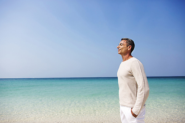 포토 JPG 주간 서양인 외국인 백인 해외기획촬영 라이프스타일 응시 남자 여유 바다 40대 중년 생각 모션 중년라이프 휴식 2014년태국 한명 서기 사람 상반신 성인 해변 야외 옆모습 모래사장 자유 남자만 남자한명만 성인남자만 성인한명만 성인남자한명만 중년만 중년남자만 중년남자한명만 성인만 국내포토 자연요소 1 시선 감정 뷰포인트 컨셉 인종 생활 파일형식