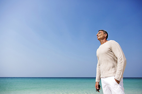 포토 JPG 주간 서양인 외국인 백인 해외기획촬영 라이프스타일 남자 여유 바다 40대 중년 생각 모션 중년라이프 휴식 2014년태국 한명 서기 사람 상반신 성인 해변 야외 앞모습 모래사장 자유 남자만 남자한명만 성인남자만 성인한명만 성인남자한명만 중년만 중년남자만 중년남자한명만 성인만 국내포토 자연요소 1 감정 뷰포인트 컨셉 인종 생활 파일형식