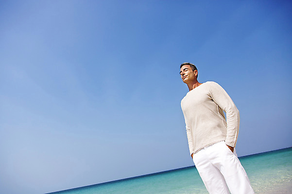 포토 JPG 주간 서양인 외국인 백인 해외기획촬영 라이프스타일 남자 여유 바다 40대 중년 생각 모션 중년라이프 휴식 2014년태국 한명 서기 사람 상반신 성인 해변 야외 앞모습 모래사장 자유 남자만 남자한명만 성인남자만 성인한명만 성인남자한명만 중년만 중년남자만 중년남자한명만 성인만 국내포토 자연요소 1 감정 뷰포인트 컨셉 인종 생활 파일형식