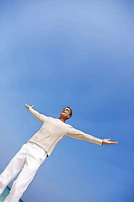 포토 JPG 주간 서양인 외국인 백인 해외기획촬영 라이프스타일 남자 여유 바다 40대 중년 모션 중년라이프 하늘 팔벌리기 휴식 2014년태국 한명 서기 사람 손짓 상반신 성인 해변 야외 앞모습 자유 올려보기 남자만 남자한명만 성인남자만 성인한명만 성인남자한명만 중년만 중년남자만 중년남자한명만 성인만 국내포토 자연요소 1 감정 뷰포인트 컨셉 인종 생활 파일형식