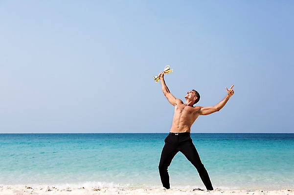 포토 JPG 주간 전신 서양인 외국인 백인 해외기획촬영 라이프스타일 남자 여유 바다 40대 중년 모션 중년라이프 휴식 상의탈의 2014년태국 한명 서기 들기 사람 성인 해변 야외 앞모습 모래사장 기쁨 자유 트로피 남자만 남자한명만 성인남자만 성인한명만 성인남자한명만 중년만 중년남자만 중년남자한명만 성인만 국내포토 자연요소 1 감정 뷰포인트 컨셉 탈의 인종 생활 상_우승 파일형식