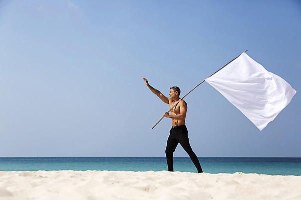 포토 JPG 주간 전신 서양인 외국인 백인 해외기획촬영 라이프스타일 남자 여유 바다 40대 중년 응원 모션 중년라이프 휴식 상의탈의 2014년태국 한명 들기 사람 성인 해변 야외 옆모습 모래사장 걷기 자유 깃발 남자만 남자한명만 성인남자만 성인한명만 성인남자한명만 중년만 중년남자만 중년남자한명만 성인만 국내포토 자연요소 1 감정 뷰포인트 컨셉 탈의 인종 생활 파일형식