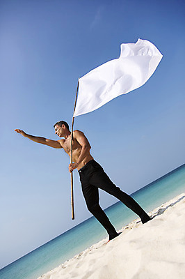 포토 JPG 주간 전신 서양인 외국인 백인 해외기획촬영 라이프스타일 남자 여유 바다 40대 중년 응원 모션 중년라이프 휴식 상의탈의 2014년태국 한명 들기 사람 손짓 성인 해변 야외 옆모습 모래사장 손들기 걷기 자유 깃발 남자만 남자한명만 성인남자만 성인한명만 성인남자한명만 중년만 중년남자만 중년남자한명만 성인만 국내포토 자연요소 1 감정 뷰포인트 컨셉 탈의 인종 생활 파일형식