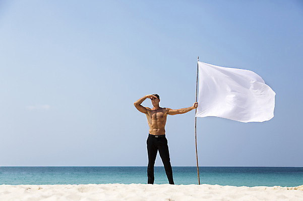 포토 JPG 주간 전신 서양인 외국인 백인 해외기획촬영 라이프스타일 남자 여유 바다 40대 중년 모션 중년라이프 휴식 상의탈의 2014년태국 한명 서기 들기 사람 손짓 성인 해변 야외 앞모습 모래사장 자유 깃발 관찰 남자만 남자한명만 성인남자만 성인한명만 성인남자한명만 중년만 중년남자만 중년남자한명만 성인만 국내포토 자연요소 1 감정 뷰포인트 컨셉 탈의 인종 생활 파일형식