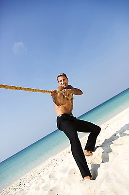 포토 JPG 주간 전신 서양인 외국인 백인 해외기획촬영 라이프스타일 남자 여유 밧줄 바다 40대 중년 모션 중년라이프 휴식 2014년태국 한명 서기 사람 성인 해변 야외 앞모습 모래사장 자유 당기기 줄다리기 남자만 남자한명만 성인남자만 성인한명만 성인남자한명만 중년만 중년남자만 중년남자한명만 성인만 국내포토 자연요소 1 감정 줄 뷰포인트 컨셉 놀이 인종 생활 파일형식