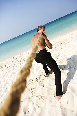 포토 JPG 주간 전신 서양인 외국인 백인 해외기획촬영 라이프스타일 남자 여유 밧줄 바다 40대 중년 모션 중년라이프 휴식 2014년태국 한명 서기 사람 성인 해변 야외 뒷모습 모래사장 자유 당기기 줄다리기 남자만 남자한명만 성인남자만 성인한명만 성인남자한명만 중년만 중년남자만 중년남자한명만 성인만 국내포토 자연요소 1 감정 줄 뷰포인트 컨셉 놀이 인종 생활 파일형식