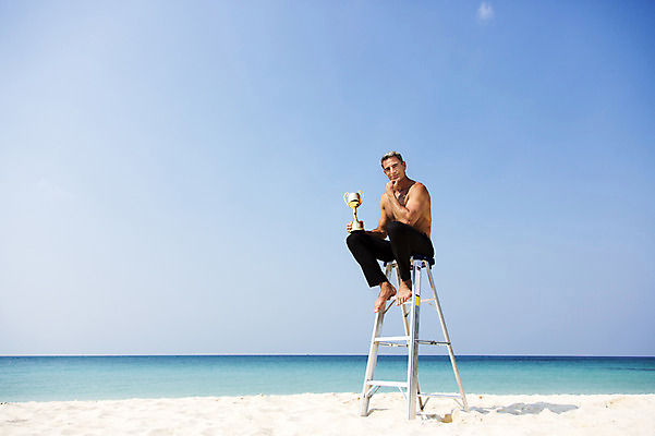 포토 JPG 주간 서양인 외국인 백인 해외기획촬영 라이프스타일 남자 여유 바다 40대 중년 사다리 모션 중년라이프 하늘 휴식 2014년태국 한명 들기 사람 앉기 성인 해변 야외 앞모습 모래사장 자유 트로피 남자만 남자한명만 성인남자만 성인한명만 성인남자한명만 중년만 중년남자만 중년남자한명만 성인만 국내포토 자연요소 1 감정 뷰포인트 컨셉 인종 생활 도구 상_우승 파일형식