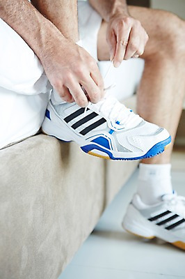 포토 JPG 서양인 외국인 백인 해외기획촬영 라이프스타일 남자 여유 50대 운동화 모션 중년라이프 실내 2014년태국 한명 사람 앉기 성인 옆모습 운동 하반신 침대 준비 신발신기 남자만 남자한명만 성인남자만 성인한명만 성인남자한명만 중년만 중년남자만 중년남자한명만 성인만 국내포토 1 감정 뷰포인트 중년 가구 신발 건강 인종 내부 생활 파일형식