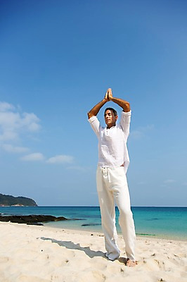 포토 JPG 주간 전신 서양인 외국인 백인 해외기획촬영 남자 여유 40대 중년 요가 모션 중년라이프 2014년태국 한명 서기 사람 성인 해변 야외 앞모습 모래사장 운동 명상 합장 남자만 남자한명만 성인남자만 성인한명만 성인남자한명만 중년만 중년남자만 중년남자한명만 성인만 국내포토 자연요소 1 라이프스타일 웰빙 감정 바다 뷰포인트 건강 인종 손짓 파일형식