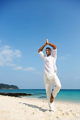 포토 JPG 주간 전신 서양인 외국인 백인 해외기획촬영 남자 여유 40대 중년 요가 모션 중년라이프 2014년태국 한명 서기 사람 성인 해변 야외 앞모습 모래사장 운동 명상 합장 다리들기 남자만 남자한명만 성인남자만 성인한명만 성인남자한명만 중년만 중년남자만 중년남자한명만 성인만 국내포토 자연요소 1 라이프스타일 웰빙 감정 바다 뷰포인트 건강 인종 손짓 파일형식