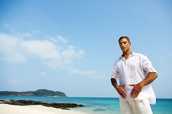 포토 JPG 주간 서양인 외국인 백인 해외기획촬영 남자 여유 40대 중년 요가 모션 중년라이프 2014년태국 한명 서기 사람 손짓 상반신 성인 해변 야외 앞모습 모래사장 명상 단전호흡 남자만 남자한명만 성인남자만 성인한명만 성인남자한명만 중년만 중년남자만 중년남자한명만 성인만 국내포토 자연요소 1 라이프스타일 웰빙 감정 바다 뷰포인트 인종 호흡 파일형식