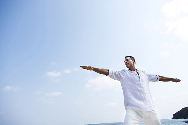 포토 JPG 주간 서양인 외국인 백인 해외기획촬영 남자 여유 40대 중년 요가 모션 중년라이프 하늘 팔벌리기 2014년태국 한명 서기 사람 손짓 상반신 성인 해변 야외 앞모습 모래사장 운동 명상 단전호흡 남자만 남자한명만 성인남자만 성인한명만 성인남자한명만 중년만 중년남자만 중년남자한명만 성인만 국내포토 자연요소 1 라이프스타일 웰빙 감정 바다 뷰포인트 건강 인종 호흡 파일형식