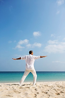 포토 JPG 주간 전신 서양인 외국인 백인 해외기획촬영 남자 여유 40대 중년 요가 모션 중년라이프 팔벌리기 2014년태국 한명 서기 사람 손짓 성인 해변 야외 뒷모습 모래사장 운동 남자만 남자한명만 성인남자만 성인한명만 성인남자한명만 중년만 중년남자만 중년남자한명만 성인만 국내포토 자연요소 1 라이프스타일 웰빙 감정 바다 뷰포인트 건강 인종 파일형식