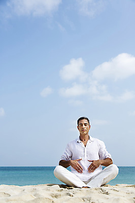 포토 JPG 주간 전신 서양인 외국인 백인 해외기획촬영 남자 여유 바다 40대 중년 요가 모션 중년라이프 2014년태국 한명 사람 앉기 성인 해변 야외 앞모습 모래사장 눈감음 명상 남자만 남자한명만 성인남자만 성인한명만 성인남자한명만 중년만 중년남자만 중년남자한명만 성인만 국내포토 자연요소 1 라이프스타일 웰빙 감정 뷰포인트 인종 파일형식