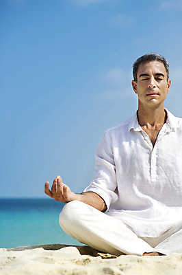 포토 JPG 주간 전신 서양인 외국인 백인 해외기획촬영 남자 여유 바다 40대 중년 요가 모션 중년라이프 2014년태국 한명 사람 앉기 성인 해변 야외 앞모습 모래사장 눈감음 명상 남자만 남자한명만 성인남자만 성인한명만 성인남자한명만 중년만 중년남자만 중년남자한명만 성인만 국내포토 자연요소 1 라이프스타일 웰빙 감정 뷰포인트 인종 파일형식