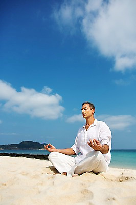 포토 JPG 주간 전신 서양인 외국인 백인 해외기획촬영 남자 여유 바다 섬 40대 중년 요가 모션 중년라이프 하늘 2014년태국 한명 사람 앉기 성인 해변 야외 옆모습 모래사장 눈감음 명상 남자만 남자한명만 성인남자만 성인한명만 성인남자한명만 중년만 중년남자만 중년남자한명만 성인만 국내포토 자연요소 1 라이프스타일 웰빙 감정 뷰포인트 인종 파일형식