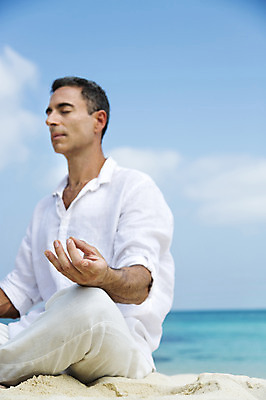 포토 JPG 주간 전신 서양인 외국인 백인 해외기획촬영 남자 여유 바다 40대 중년 요가 모션 중년라이프 2014년태국 한명 사람 앉기 손짓 성인 해변 야외 옆모습 모래사장 눈감음 명상 남자만 남자한명만 성인남자만 성인한명만 성인남자한명만 중년만 중년남자만 중년남자한명만 성인만 국내포토 자연요소 1 라이프스타일 웰빙 감정 뷰포인트 인종 파일형식