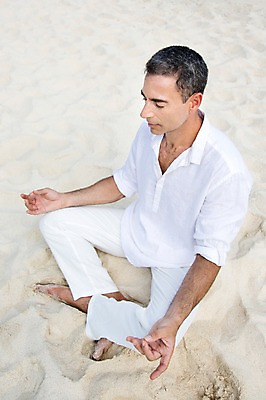 포토 JPG 주간 전신 서양인 외국인 백인 해외기획촬영 남자 여유 바다 40대 중년 요가 모션 중년라이프 2014년태국 한명 사람 앉기 손짓 성인 해변 야외 앞모습 모래사장 눈감음 명상 남자만 남자한명만 성인남자만 성인한명만 성인남자한명만 중년만 중년남자만 중년남자한명만 성인만 국내포토 자연요소 1 라이프스타일 웰빙 감정 뷰포인트 인종 파일형식